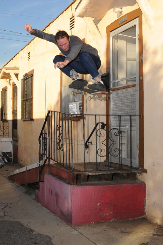 East LA: Max Ollie's a Bump to Bar